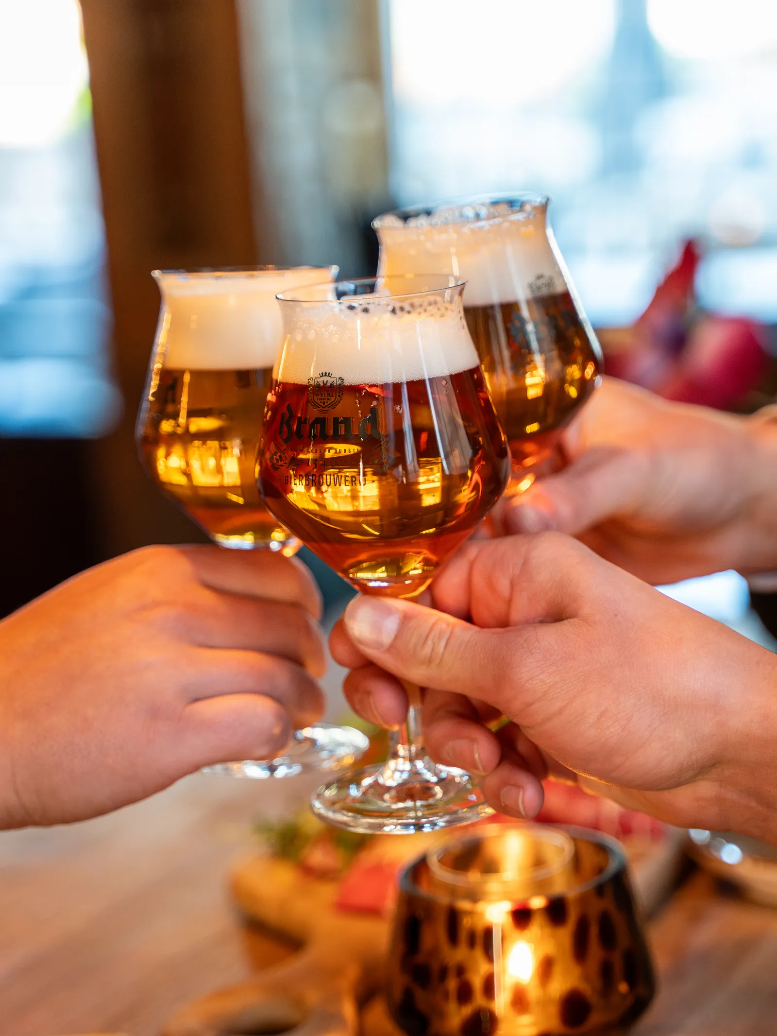 Proosten met speciaalbier