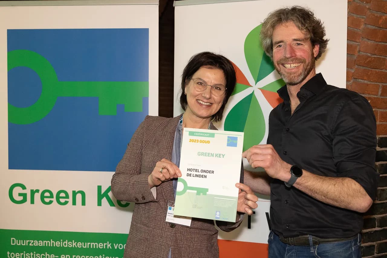 Overhandiging van het Green Key GOUD-certificaat van Hotel Onder de Linden