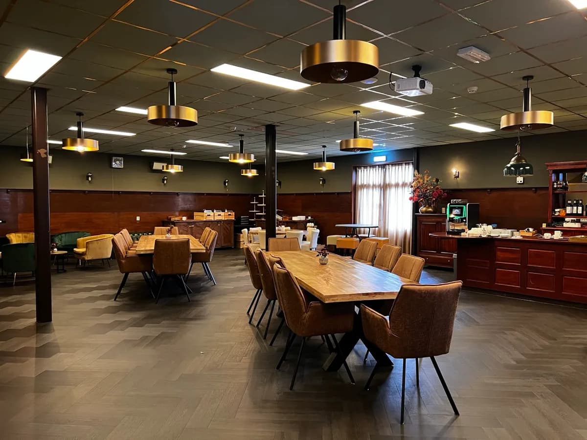 De Tapperij met bruincafésfeer en de eigen bar
