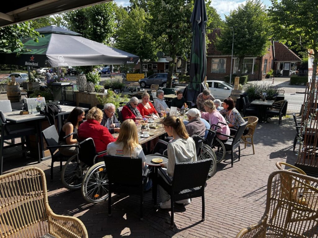 Op markt met bewoners
