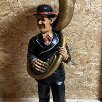 Standbeeld man met trompet
